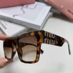 RUNWAY SQUARE SUNGLASSES 513009 IN HAVANA ACETATE - Image 5