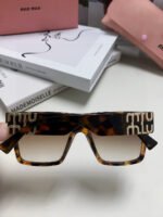 RUNWAY SQUARE SUNGLASSES 513009 IN HAVANA ACETATE - Image 7
