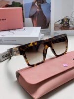 RUNWAY SQUARE SUNGLASSES 513009 IN HAVANA ACETATE - Image 17