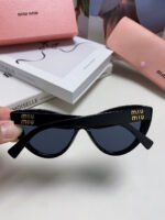 GLIMPSE CAT EYE SUNGLASSES 555886 IN BLACK ACETATE - Image 16