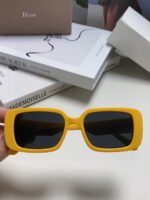 MONTAIGNE SUNGLASS 571593 IN YELLOW ACETATE TEXT LOGO - Image 4