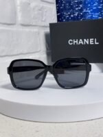 SQUARE SUNGLASSES 638932 IN BLACK ACETATE - Image 12