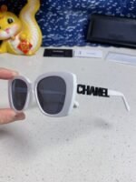 BUTTERFLY SUNGLASSES 641813 IN WHITE ACETATE BLACK METAL LOGO - Image 4