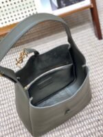 LE 5 À 7 SMALL SUPPLE 22 IN DARK GREEN CALFSKIN GOLD BUCKLE - Image 15