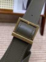 LE 5 À 7 SMALL SUPPLE 22 IN DARK GREEN CALFSKIN GOLD BUCKLE - Image 17