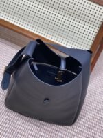 LE 5 À 7 LARGE SUPPLE BAG 31 IN BLACK CALFSKIN - Image 14
