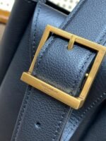 LE 5 À 7 LARGE SUPPLE BAG 31 IN BLACK CALFSKIN - Image 17