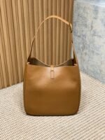 LE 5 À 7 LARGE SUPPLE BAG 31 IN TORTILLA BROWN CALFSKIN - Image 12