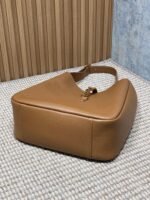 LE 5 À 7 LARGE SUPPLE BAG 31 IN TORTILLA BROWN CALFSKIN - Image 14