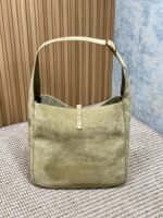 LE 5 À 7 SUPPLE BAG 31 IN KHAKI BROWN SUEDE - Image 4