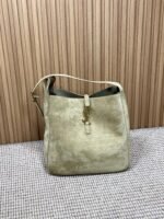 LE 5 À 7 SUPPLE BAG 31 IN KHAKI BROWN SUEDE - Image 5
