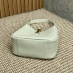LE 5 À 7 SMALL SUPPLE 22 IN WHITE CALFSKIN GOLD BUCKLE - Image 4