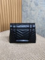 LOULOU SHOULDER BAG 32 IN BLACK QUILTED LAMBSKIN BLACK HARDWARE - Image 18