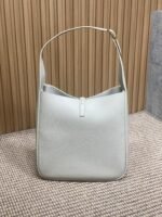 LE 5 À 7 LARGE SUPPLE BAG 31 IN WHITE CALFSKIN - Image 12