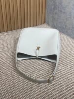 LE 5 À 7 LARGE SUPPLE BAG 31 IN WHITE CALFSKIN - Image 4