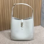 LE 5 À 7 LARGE SUPPLE BAG 31 IN WHITE CALFSKIN - Image 10