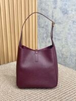 LE 5 À 7 SMALL SUPPLE 22 IN GRAPE PURPLE CALFSKIN GOLD BUCKLE - Image 7