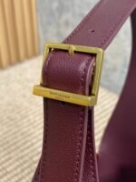 LE 5 À 7 SMALL SUPPLE 22 IN GRAPE PURPLE CALFSKIN GOLD BUCKLE - Image 18