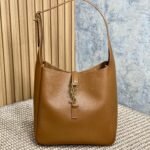 LE 5 À 7 SMALL SUPPLE 22 IN TORTILLA BROWN CALFSKIN GOLD BUCKLE - Image 10