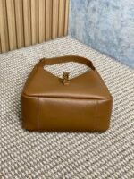 LE 5 À 7 SMALL SUPPLE 22 IN TORTILLA BROWN CALFSKIN GOLD BUCKLE - Image 6