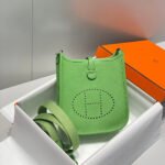 MINI NEO 18 EVELYNE BAG IN LIGHT GREEN GRAINED CALFSKIN - Image 9