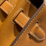 KELLY 28CM IN GOLD EPSOM CALFSKIN PALLADIUM HARDWARE - Image 9