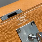 KELLY 28CM IN GOLD EPSOM CALFSKIN PALLADIUM HARDWARE - Image 16