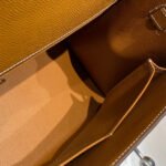 KELLY 28CM IN GOLD EPSOM CALFSKIN PALLADIUM HARDWARE - Image 8