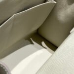 KELLY 28CM IN NATA EPSOM CALFSKIN SILVER HARDWARE - Image 15