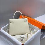 KELLY 28CM IN NATA EPSOM CALFSKIN SILVER HARDWARE - Image 4