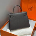 KELLY 28CM IN EBENE EPSOM CALFSKIN GOLD HARDWARE - Image 12