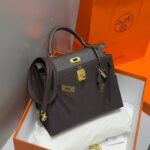 KELLY 28CM IN EBENE EPSOM CALFSKIN GOLD HARDWARE - Image 2