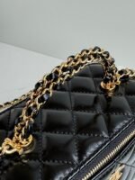 SMALL VANITY CASE 17 WITH HANDLE IN BLACK CALFSKIN GOLD METAL CHAIN - Image 14