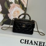 SMALL VANITY CASE 17 WITH HANDLE IN BLACK CALFSKIN GOLD METAL CHAIN - Image 10