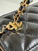 SMALL VANITY CASE 17 WITH HANDLE IN BLACK CALFSKIN GOLD METAL CHAIN - Image 16