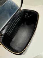SMALL VANITY CASE 17 WITH HANDLE IN BLACK CALFSKIN GOLD METAL CHAIN - Image 2