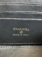 SMALL VANITY CASE 17 WITH HANDLE IN BLACK CALFSKIN GOLD METAL CHAIN - Image 3