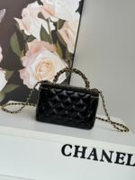 SMALL VANITY CASE 17 WITH HANDLE IN BLACK CALFSKIN GOLD METAL CHAIN - Image 17