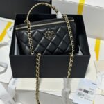 CC 18 CLUTCH BAG IN BLACK CALFSKIN GOLD HARDWARE - Image 10