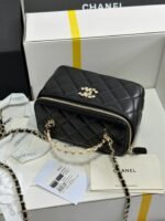 VANITY CASE 18 IN BLACK CALFSKIN GOLD HARDWARE - Image 8