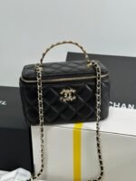 VANITY CASE 18 IN BLACK CALFSKIN GOLD HARDWARE - Image 9