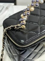 VANITY CASE 18 IN BLACK SHINY LAMBSKIN WITH PEARL HANDLE - Image 11