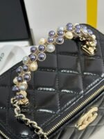 VANITY CASE 18 IN BLACK SHINY LAMBSKIN WITH PEARL HANDLE - Image 4