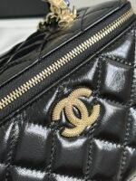 VANITY CASE 18 IN BLACK SHINY LAMBSKIN WITH PEARL HANDLE - Image 18