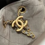 CC 25 HANDBAG 30 IN NATURAL GREY SUEDE GOLD HARDWARE - Image 3