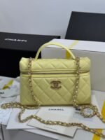 STRASS VANITY QUILTED CASE 19 IN YELLOW CALFSKIN WITH GOLD METALLIC - Image 9