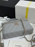 STRASS VANITY QUILTED CASE 19 IN GREY CALFSKIN WITH GOLD METALLIC - Image 8