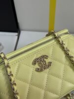 VANITY CASE 17 CRYSTAL STUDDED LOGO IN YELLOW CALFSKIN GOLD HARDWARE - Image 4