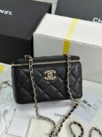 VANITY CASE 17 CRYSTAL STUDDED LOGO IN BLACK CALFSKIN GOLD HARDWARE - Image 4
