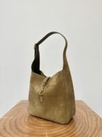 LE 5 À 7 SUPPLE SMALL 22 IN PEANUT BROWN SUEDE - Image 2